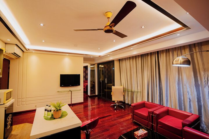 Room 32 of 49