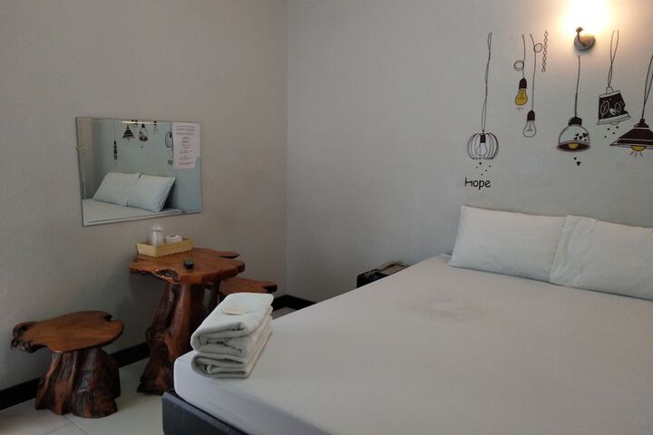Room 6 of 20