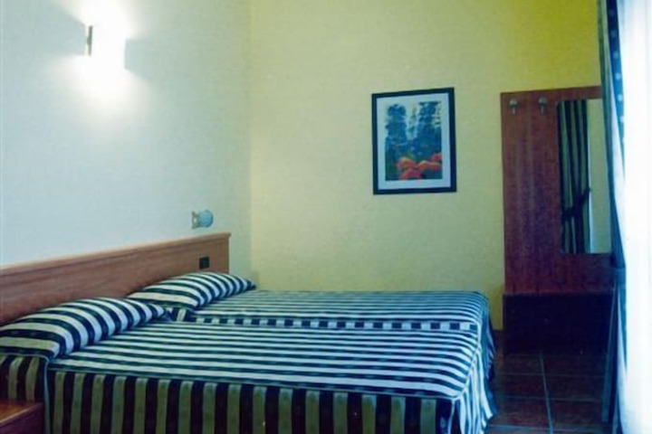 Room 2 of 17