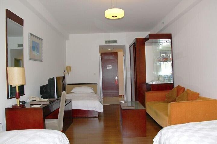 Room 12 of 16