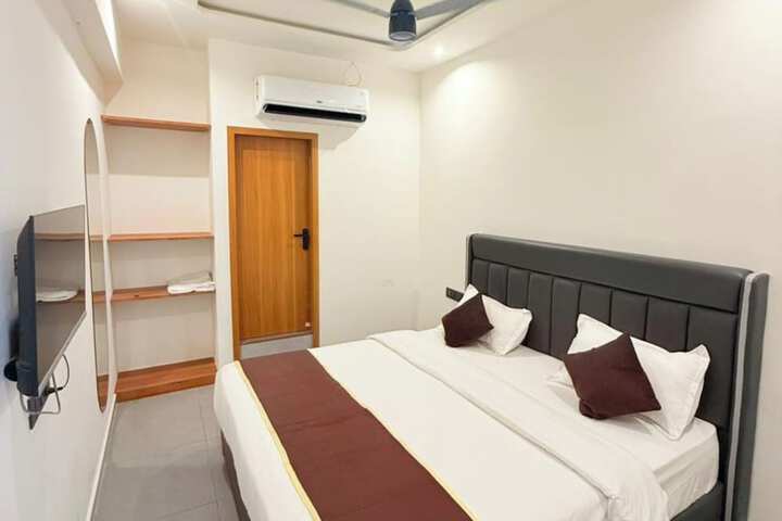Room 7 of 14