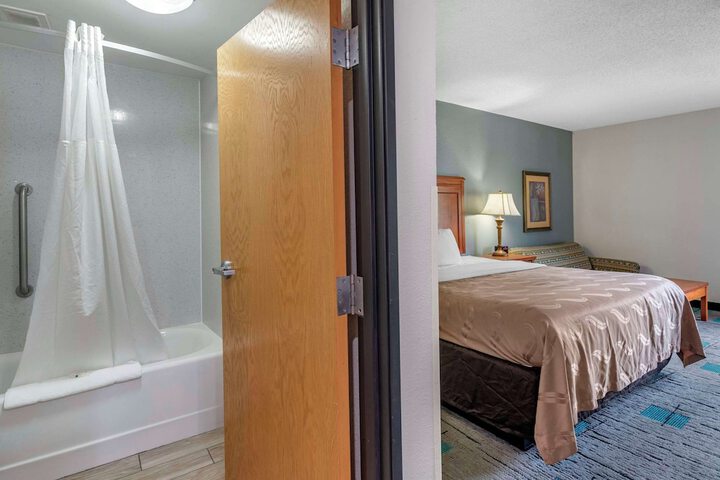 Room 15 of 30
