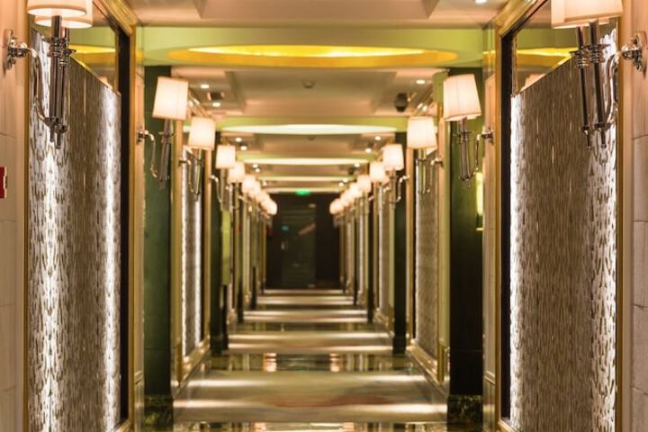 Ballroom/Hall 25 of 31