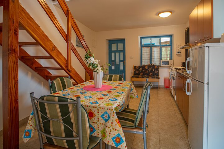 Room 15 of 28