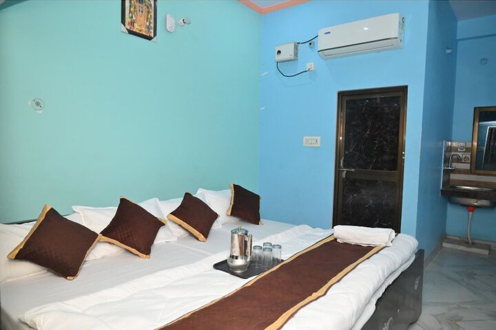 Room 6 of 11