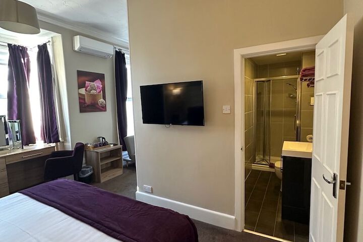 Room 51 of 193