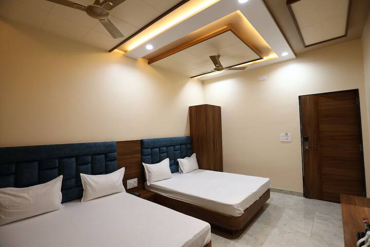 Room 28 of 39