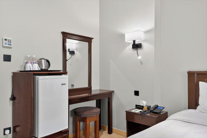 Room 6 of 6