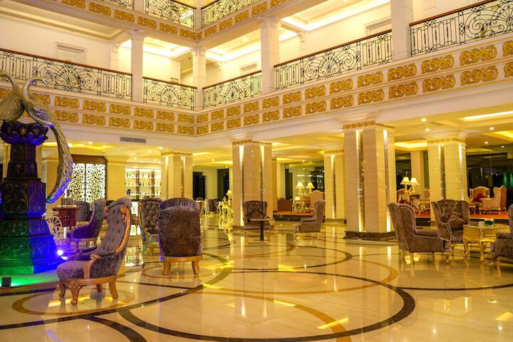 Entrance & Lobby