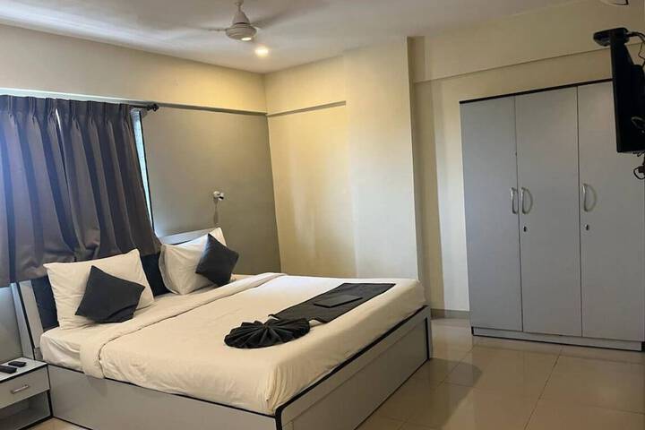 Room 9 of 26