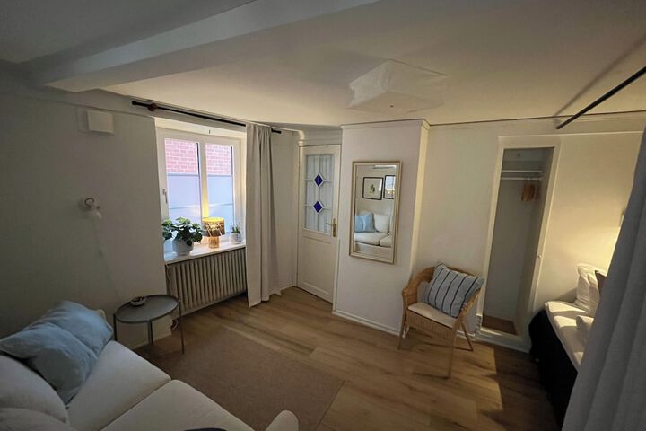 Room 6 of 62