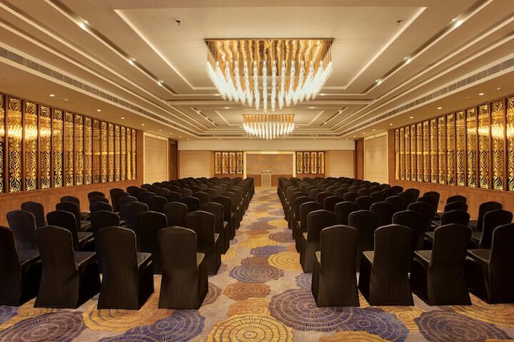 Ballroom/Hall 32 of 40