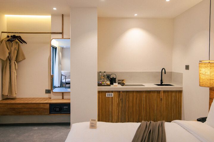 Room 4 of 94