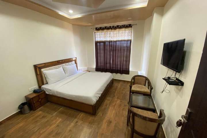 Room 30 of 76
