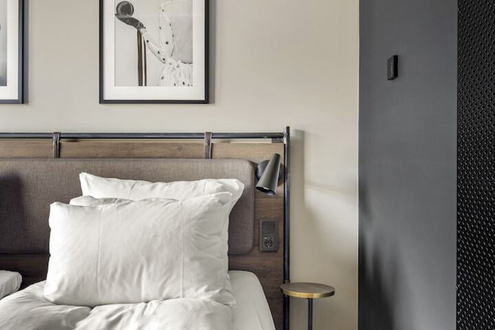Room 42 of 234