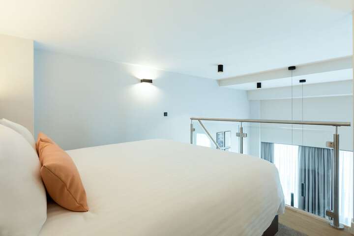 Room 7 of 32