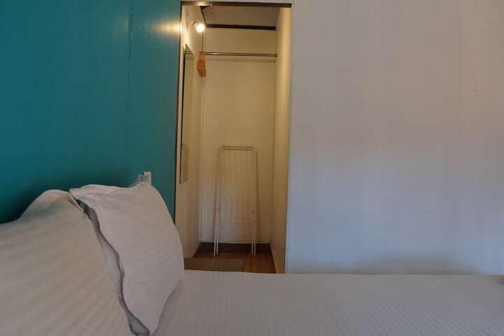 Room 5 of 68
