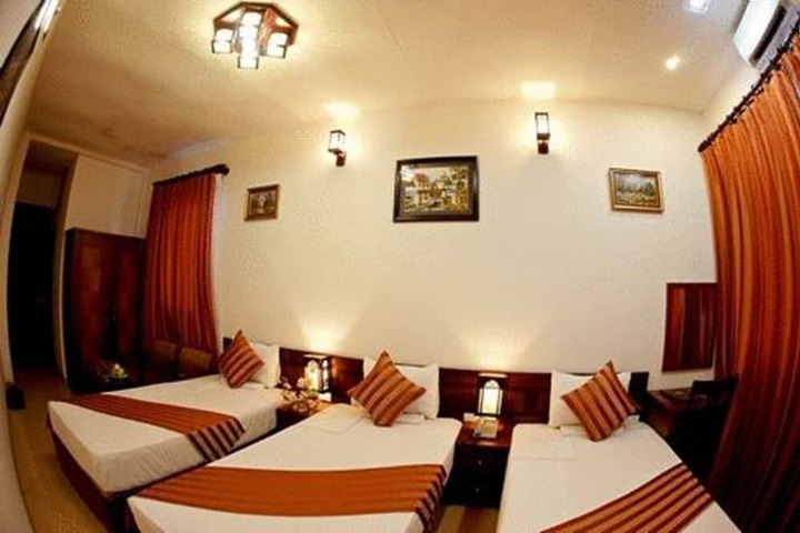 Room 6 of 27