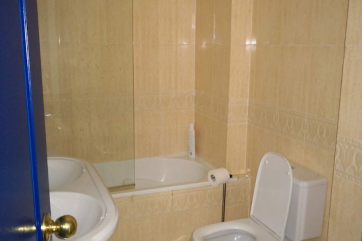 Room 6 of 18