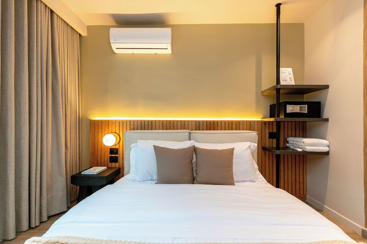 Room 16 of 199