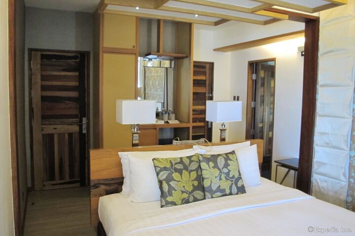 Room 6 of 90