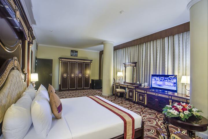 Room 27 of 65