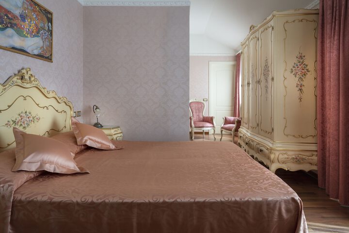 Room 22 of 53