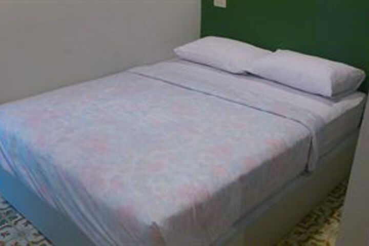 Room 11 of 38