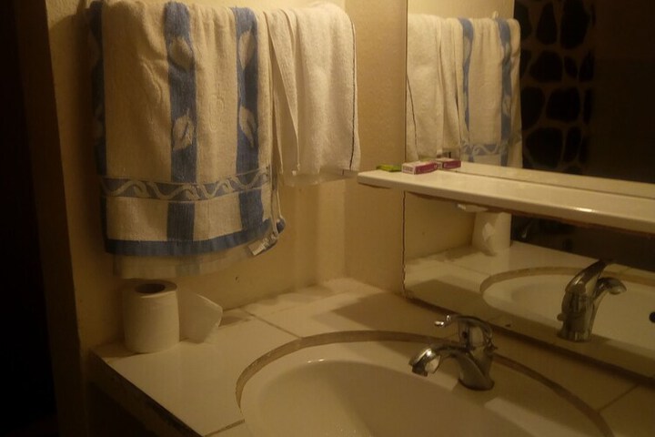 Room 10 of 28