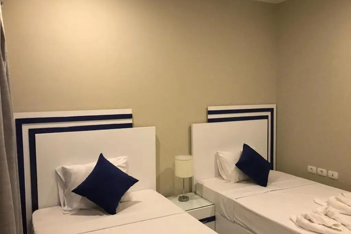 Room 2 of 8
