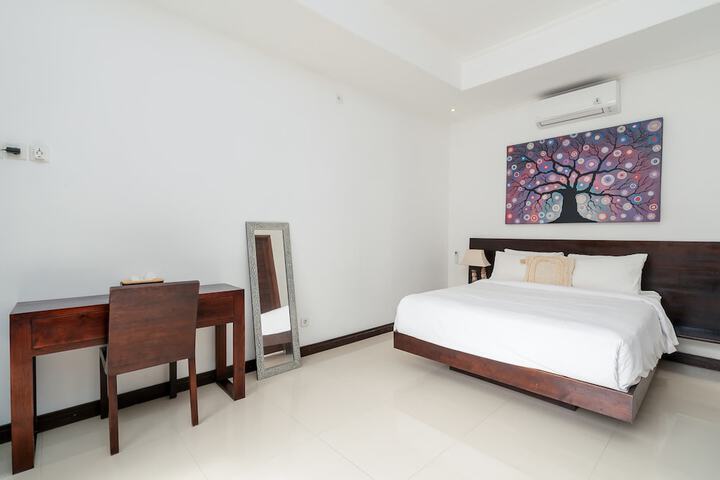 Room 13 of 42