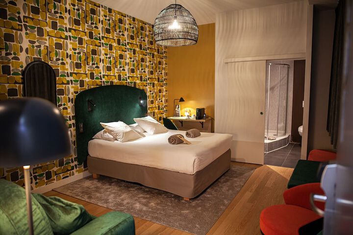 Room 30 of 47