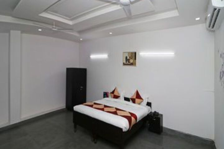 Room 14 of 19
