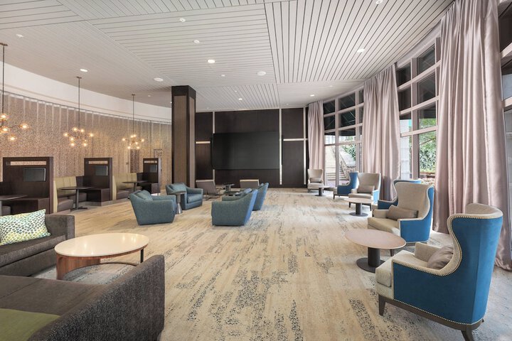Lobby lounge