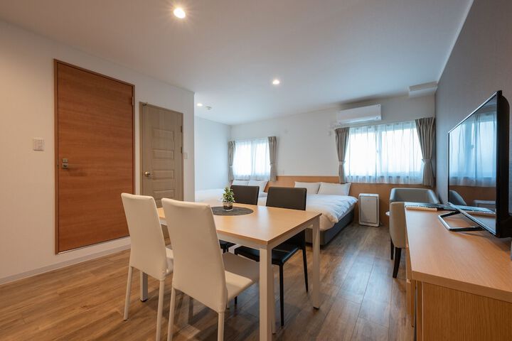 Room 4 of 18