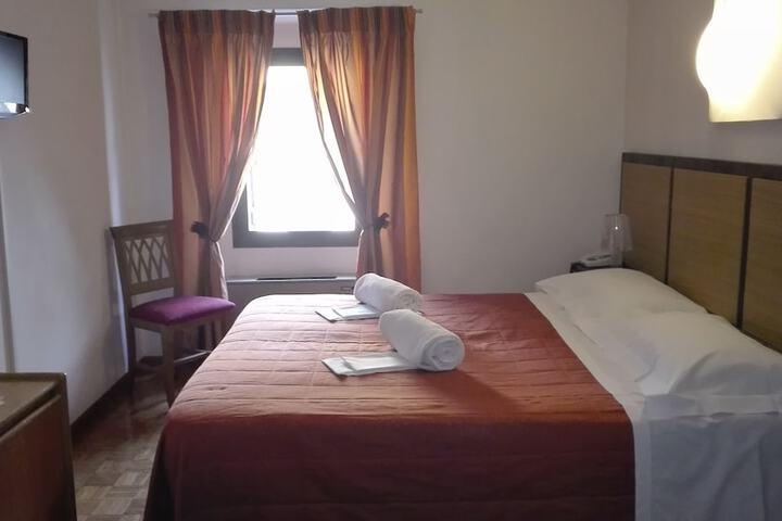 Room 6 of 38