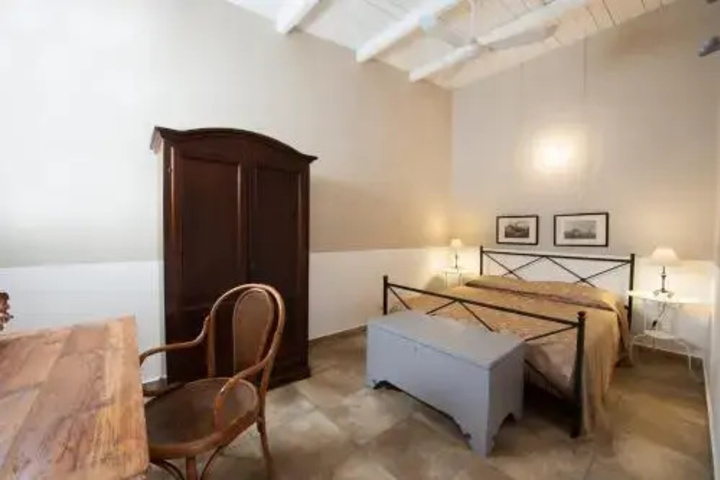 Room 4 of 12