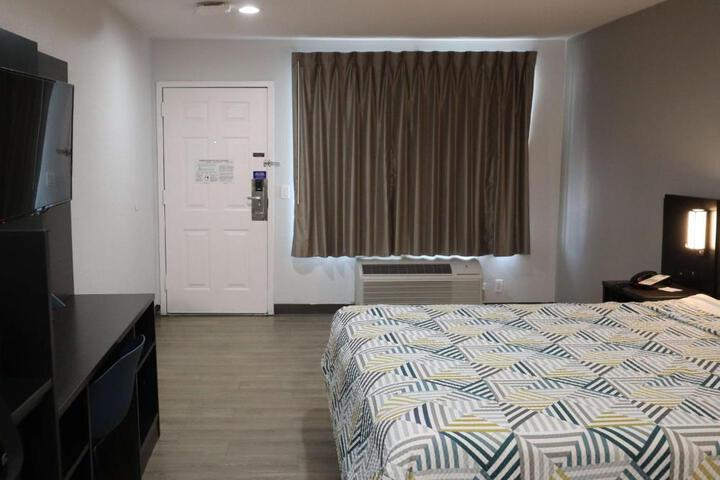 Deluxe Room 1 King Bed Refrigerator, Microwave (1 of 18)