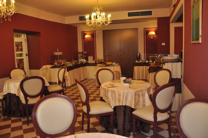 Breakfast area