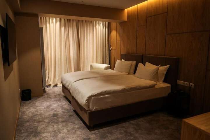 Room 2 of 7