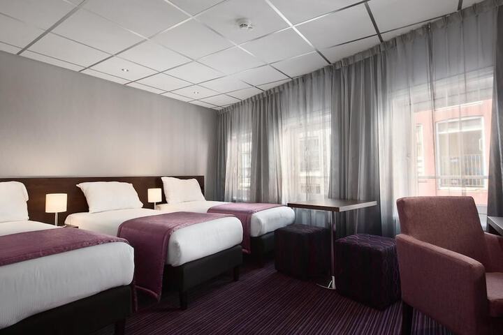 Room 6 of 40