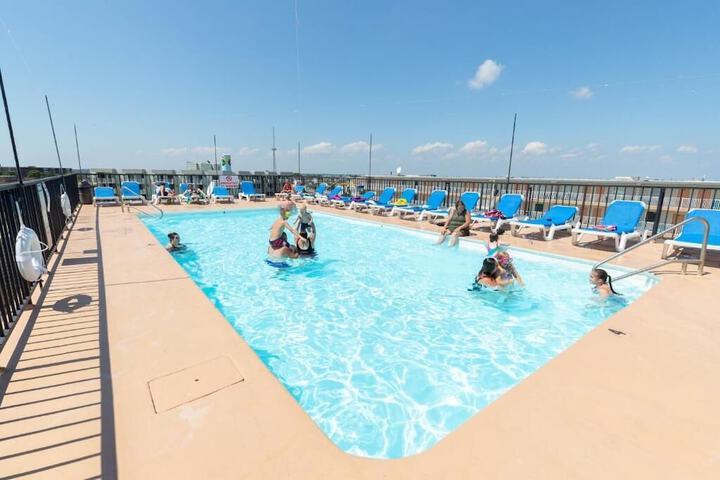 Pool 4 of 10
