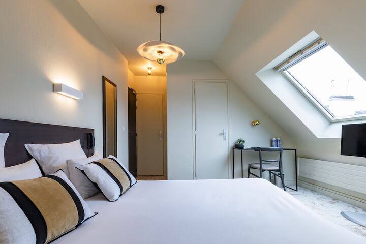 Room 13 of 36