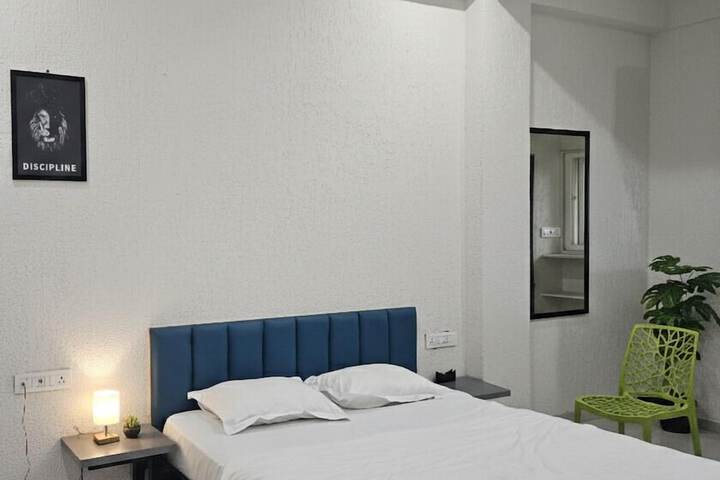 Room 13 of 32