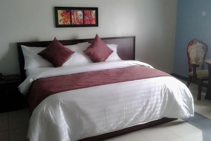 Room 10 of 19