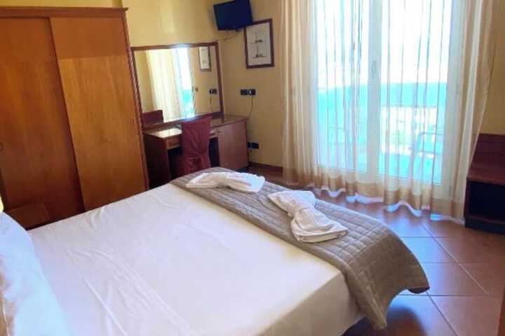 Room 8 of 27