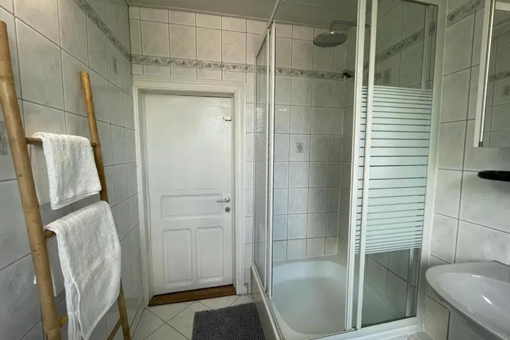 Room 7 of 15