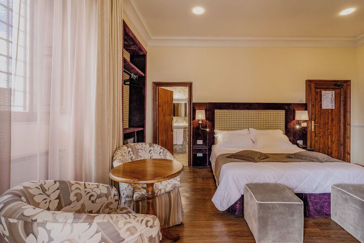 Room 41 of 185
