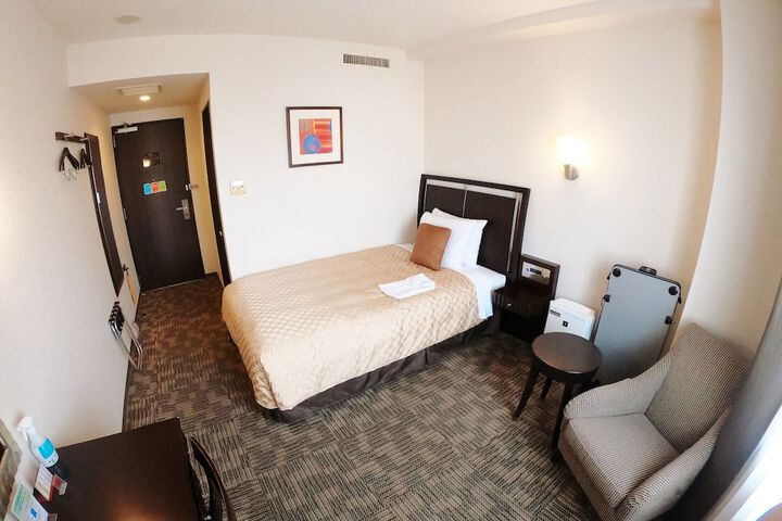Room 8 of 66