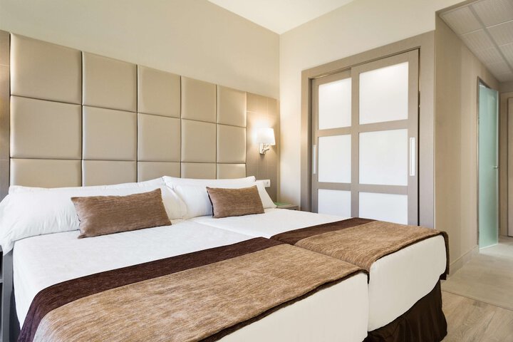 Room 13 of 90